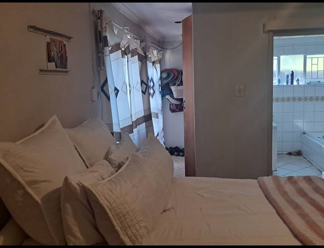5 BEDROOM HOUSE FOR SALE IN BRITS CENTRAL